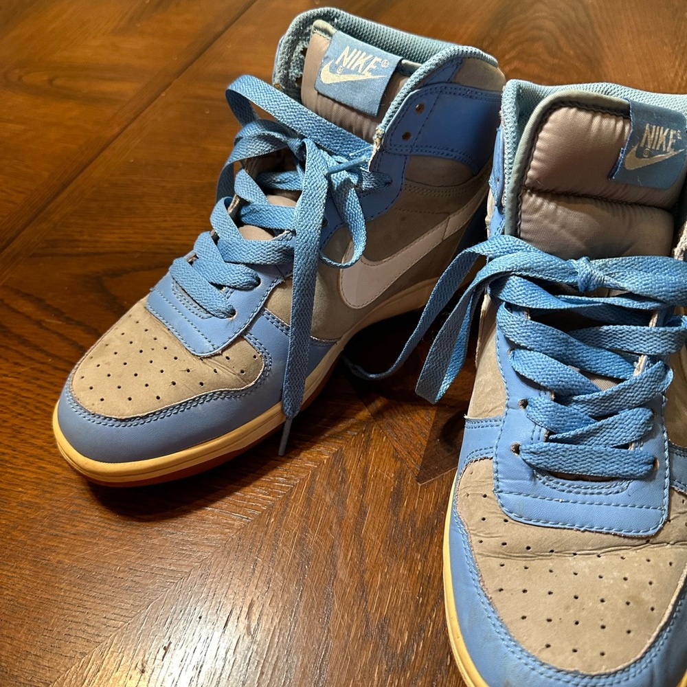 Vintage Nike Big Nike High Basketball Shoes - Picture 6 of 7